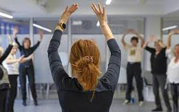 Classes en grups reduïts per a gent gran